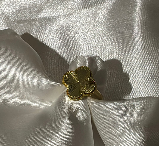 Suerte gold ring
