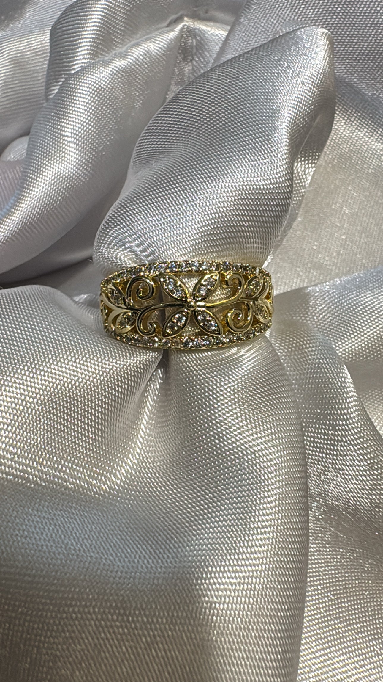 Butterfly ring